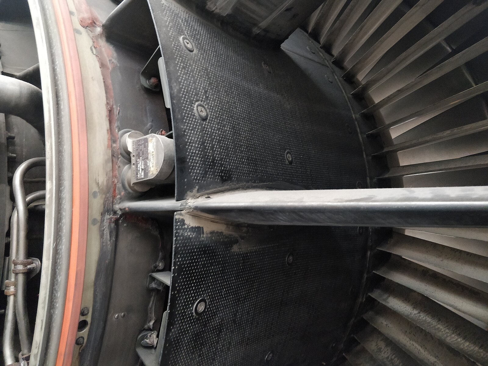 Quiet Query Scientists model how noisereducing aircraft liners are a drag on efficiency CSCS